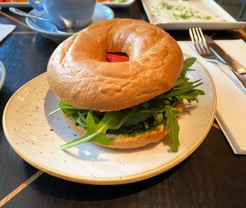 Frühstück im Stadtcafé in Wien
