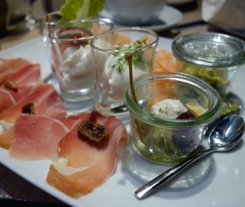 Frühstück im Rauwolf Rösthaus in der SCS