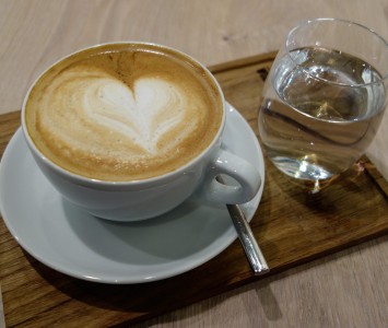 Frühstück im Rauwolf in der SCS in Vösendorf