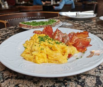 Frühstück im Café Schwarzenberg in Wien