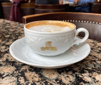 Frühstück im Café Schwarzenberg in Wien