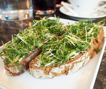 Frühstück im The Guesthouse in Wien