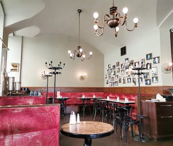 Frühstück im Café Eiles in Wien