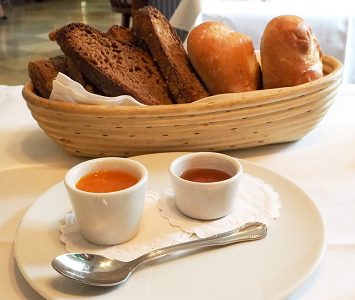 Frühstück in der Floh Gastwirtschaft in Langenlebarn