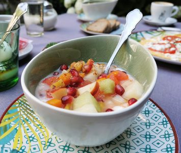 Frühstück im Gartencafé in Wien