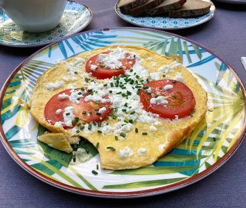 Frühstück im Gartencafé in Wien