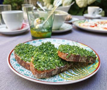 Frühstück im Gartencafé in Wien