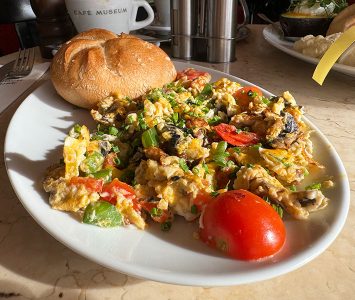 Frühstück im Café Museum in Wien