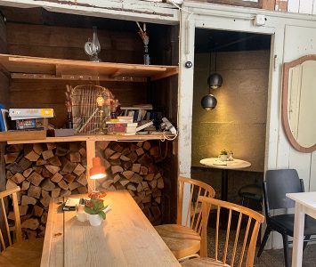 Frühstück im Café in der Burggasse 24 in Wien