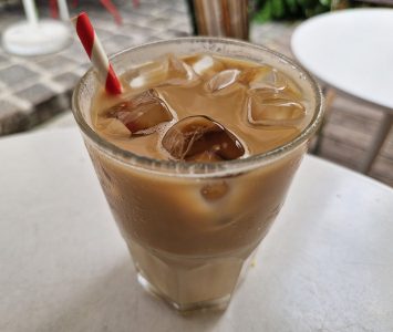 Frühstück im Café in der Burggasse 24 in Wien