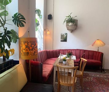 Frühstück im Café in der Burggasse 24 in Wien