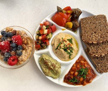 Frühstück im Café in der Burggasse 24 in Wien