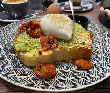 Frühstück in Ullmann's Zuckerbäckerei in Wien