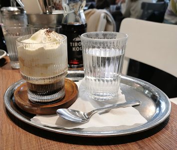 Frühstück in Ullmann's Zuckerbäckerei in Wien