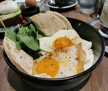 Frühstück in Ullmann's Zuckerbäckerei in Wien