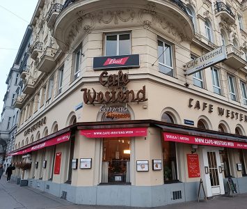 Frühstück im Café Westend in Wien