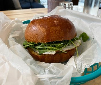 Frühstück im Sneak In in Wien