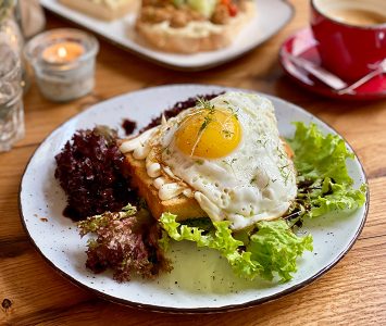 Frühstück im Café Zehnsiebzig in Wien