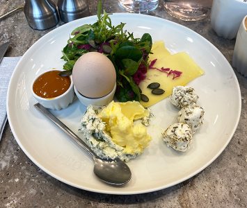 Frühstück in der Bäckerei Öfferl in Wien