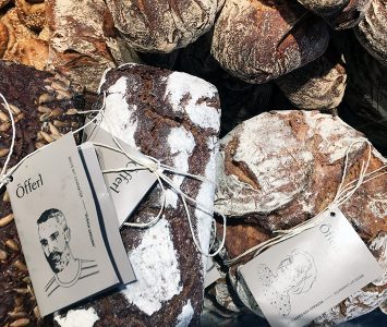 Frühstück in der Bäckerei Öfferl in Wien