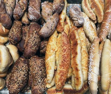 Frühstück in der Bäckerei Öfferl in Wien