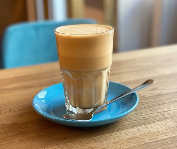 Schnelles Frühstück im Coffee Junkie in Wien