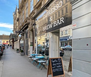 Schnelles Frühstück im Coffee Junkie in Wien