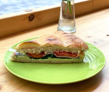 Frühstück im Café Namenlos in Wien