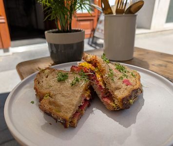 Frühstück in Zina's Eatery in Wien