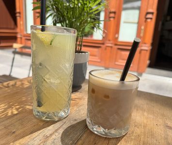 Frühstück in Zina's Eatery in Wien