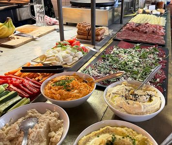 Frühstück im Café der Provinz in Wien