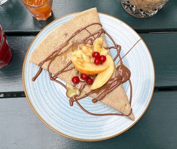 Frühstück im Café der Provinz in Wien