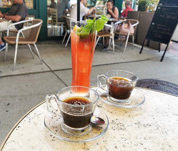 Frühstück im Naschmarkt Deli in Wien