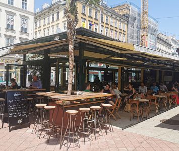 Frühstück im Naschmarkt Deli in Wien