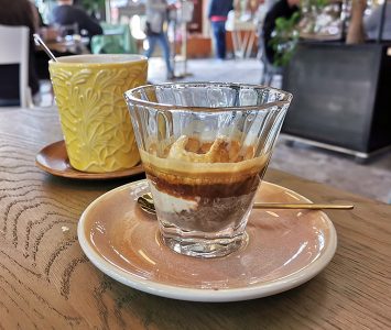 Frühstück im Ponykarussell in Wien