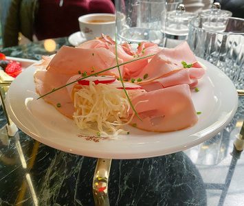 Frühstück im Hotel Josefine in Wien