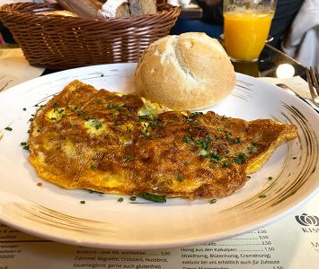 Frühstück im Kaffee Alt Wien in Wien