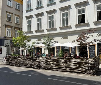 Frühstück im Meinklang Hofladen in Wien