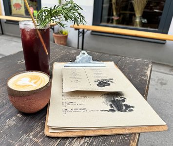 Frühstück im Meinklang Hofladen in Wien