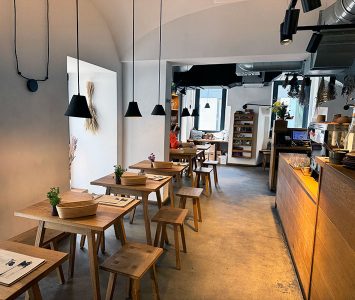 Frühstück im Meinklang Hofladen in Wien