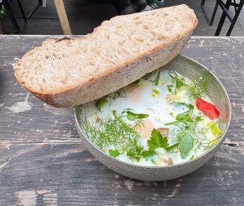 Frühstück im Meinklang Hofladen in Wien