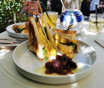 Frühstück im Liebling im Volkstheater in Wien