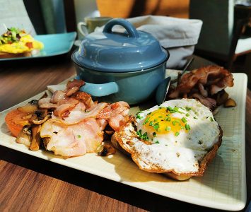 Frühstück im Café Wohnzimmer in Krems