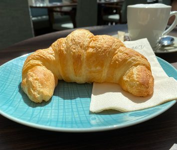 Frühstück im Café Wohnzimmer in Krems
