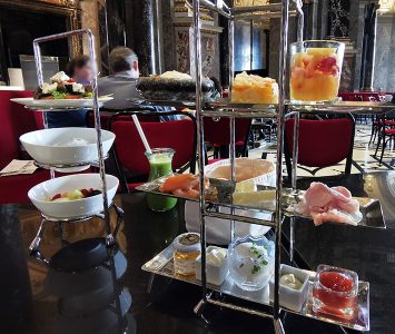 Frühstück im Café im KHM in Wien