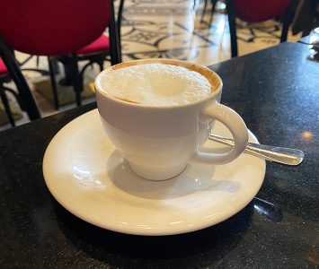 Frühstück im Café im KHM in Wien