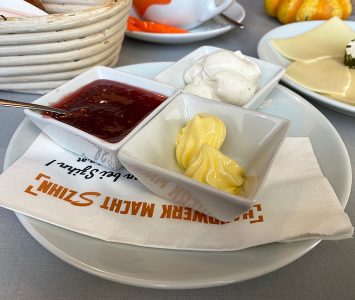 Frühstück in der Bäckerei Szihn in Wien