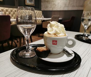 Frühstück in der Bäckerei Der Mann in Wien