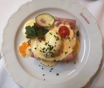 Frühstück im Café Frauenhuber in Wien