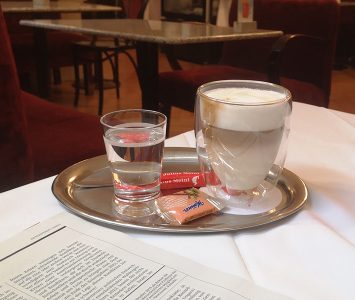 Frühstück im Café Frauenhuber in Wien